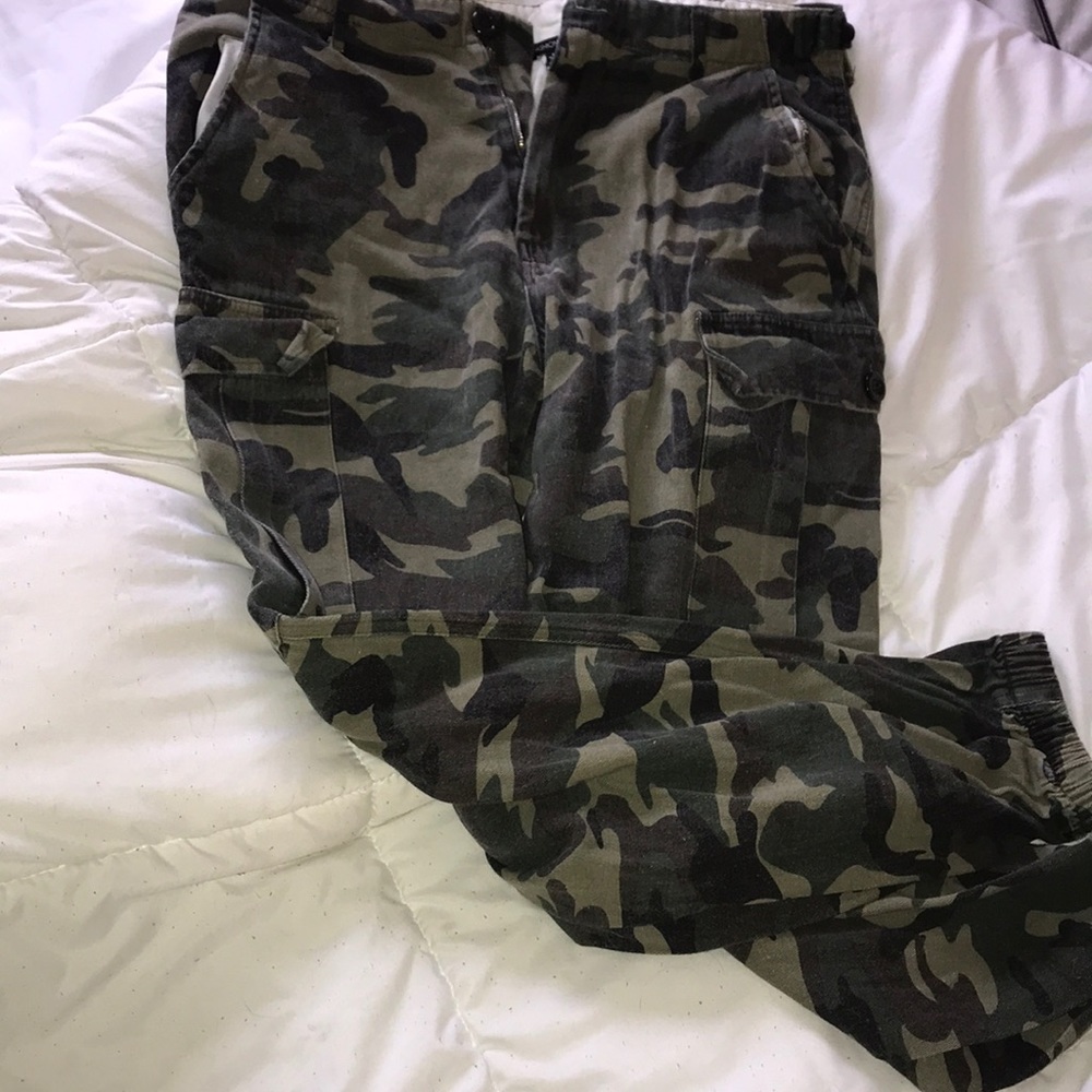 CAMO PANTS